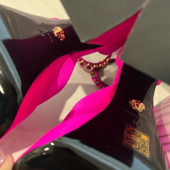 Versace Fuchsia Aevitas Single Platform Pumps - Picture 11 of 14